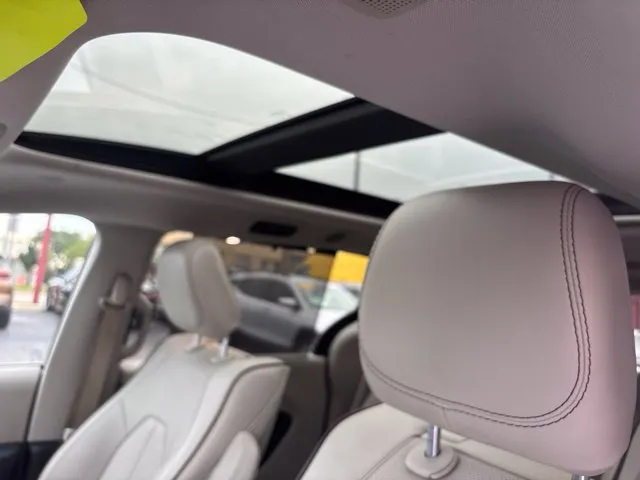 Chrysler Pacifica photo 15