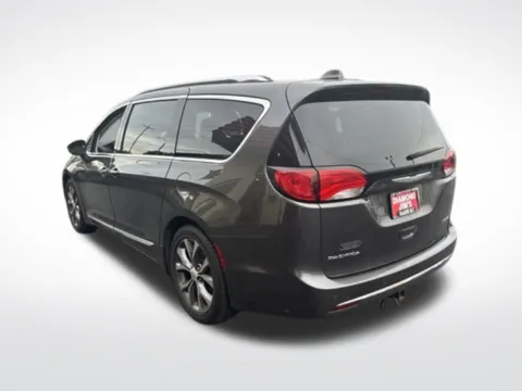 More photos of 2017 Chrysler Pacifica Limited at Diamond Jim's West Allis, WI