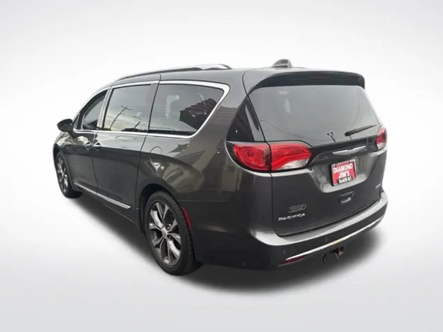 Chrysler Pacifica photo 5