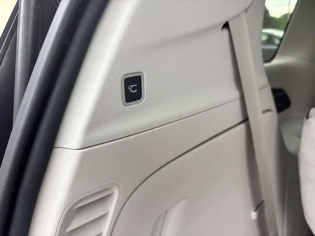 Chrysler Pacifica photo 21