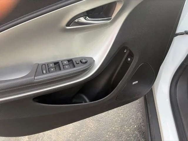 Chevrolet Volt photo 9