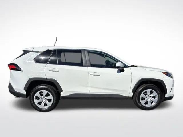Toyota RAV4 photo 8