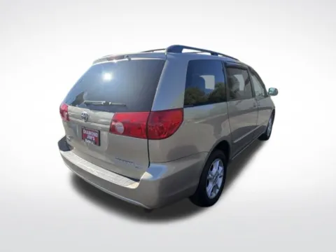 More photos of 2006 Toyota Sienna LE at Diamond Jim's West Allis, WI