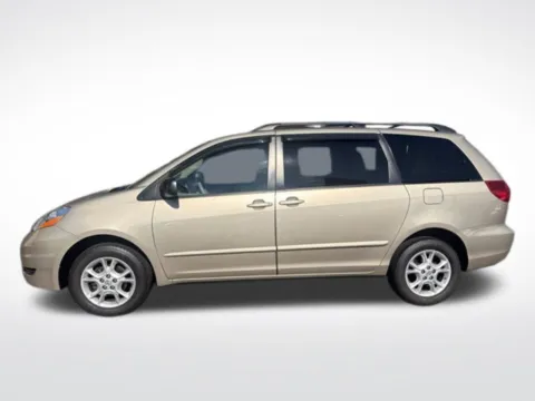 Photos of 2006 Toyota Sienna LE for sale in Milwaukee, WI at Diamond Jim's West Allis