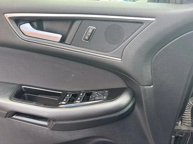 Ford Edge photo 9