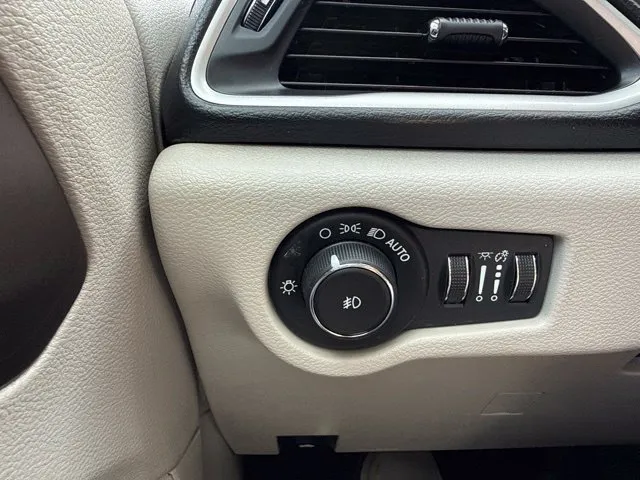 Chrysler Pacifica photo 30