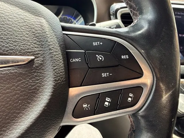 Chrysler Pacifica photo 27