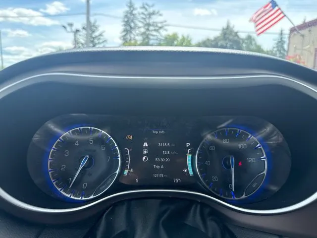 Chrysler Pacifica photo 28