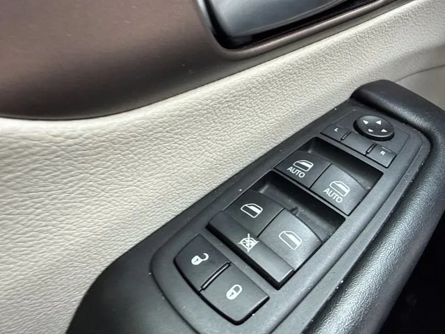 Chrysler Pacifica photo 29