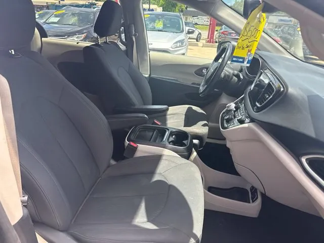 Chrysler Pacifica photo 23