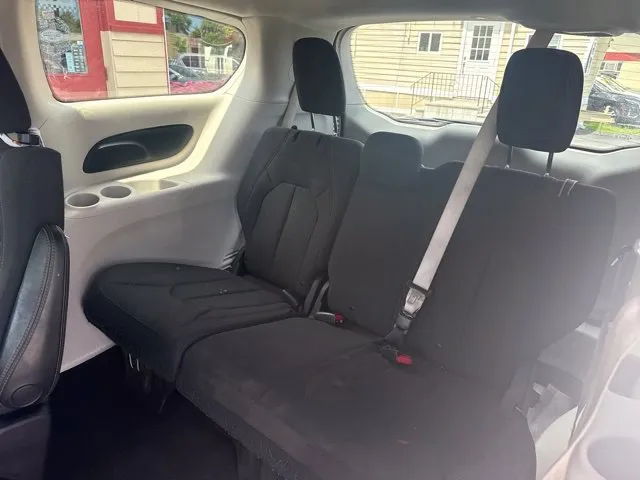 Chrysler Pacifica photo 15