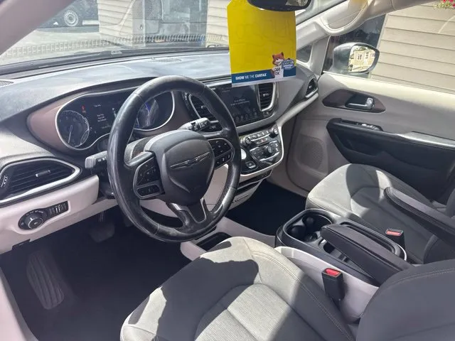 Chrysler Pacifica photo 11