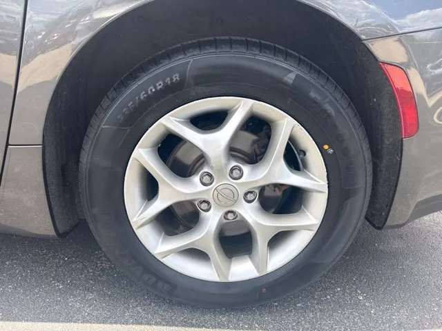 Chrysler Pacifica photo 16