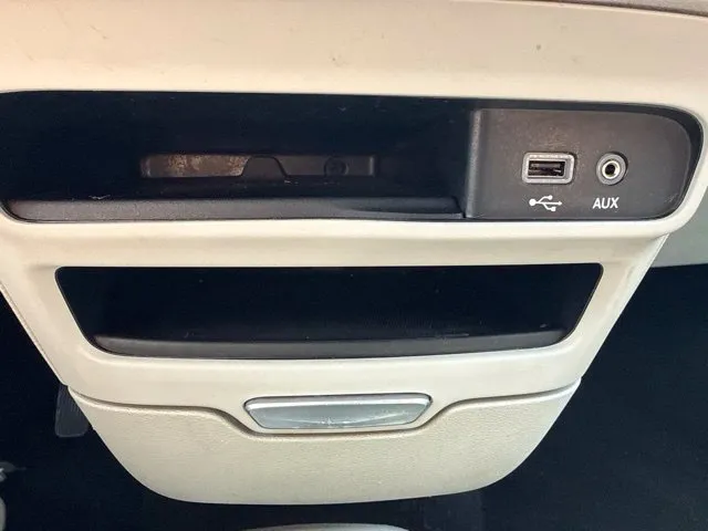 Chrysler Pacifica photo 34