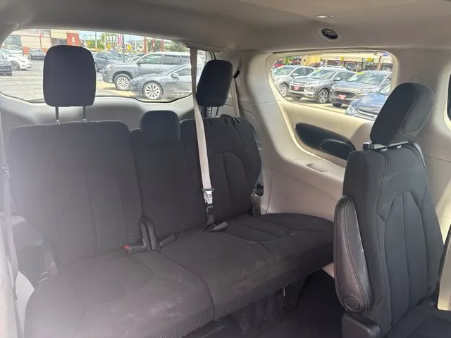 Chrysler Pacifica photo 21