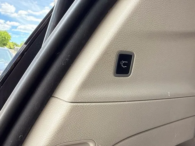 Chrysler Pacifica photo 18