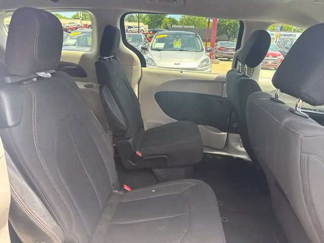 Chrysler Pacifica photo 20