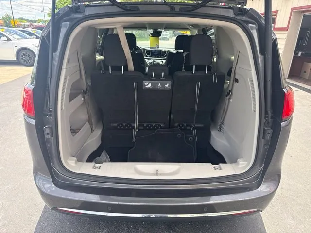 Chrysler Pacifica photo 17