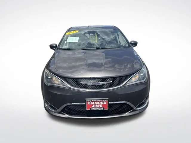 Chrysler Pacifica photo 8