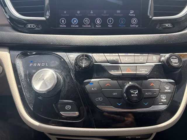 Chrysler Pacifica photo 33