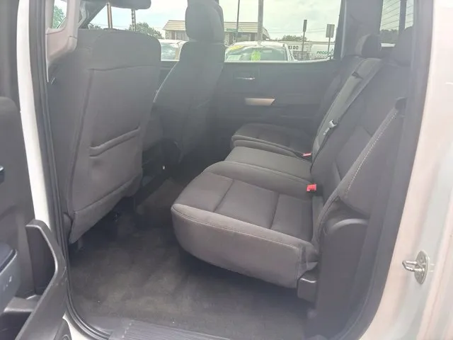 Chevrolet Silverado photo 16