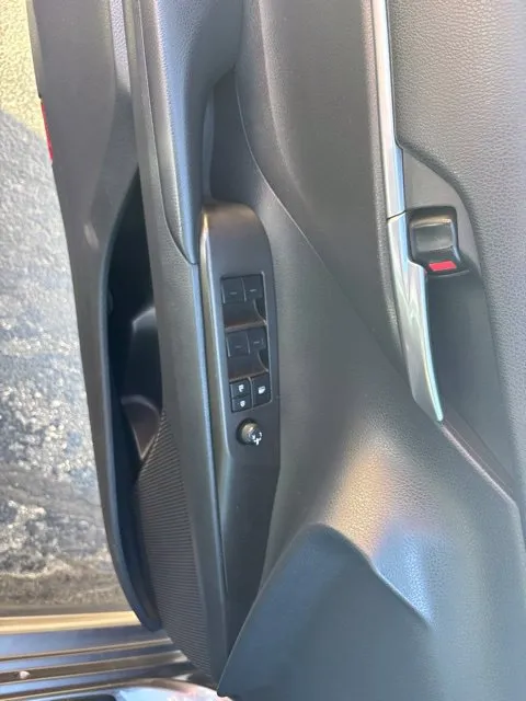 Toyota Camry photo 9