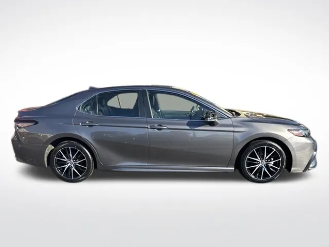 Toyota Camry photo 8