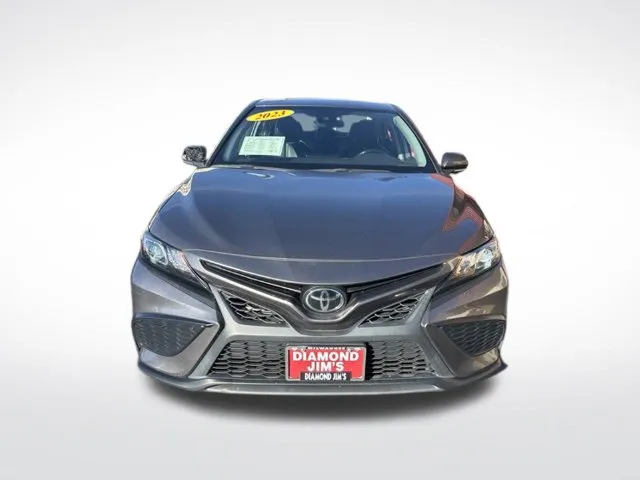 Toyota Camry photo 2