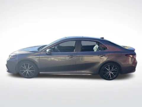 More photos of 2023 Toyota Camry SE at Diamond Jim's West Allis, WI