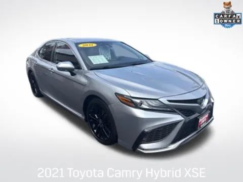 Silver 2021 Toyota Camry Hybrid XSE for sale in Milwaukee, WI