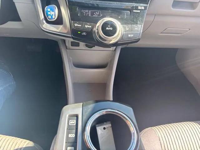 Toyota Prius V photo 13