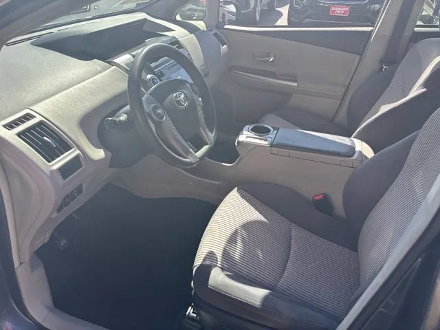 Toyota Prius V photo 15