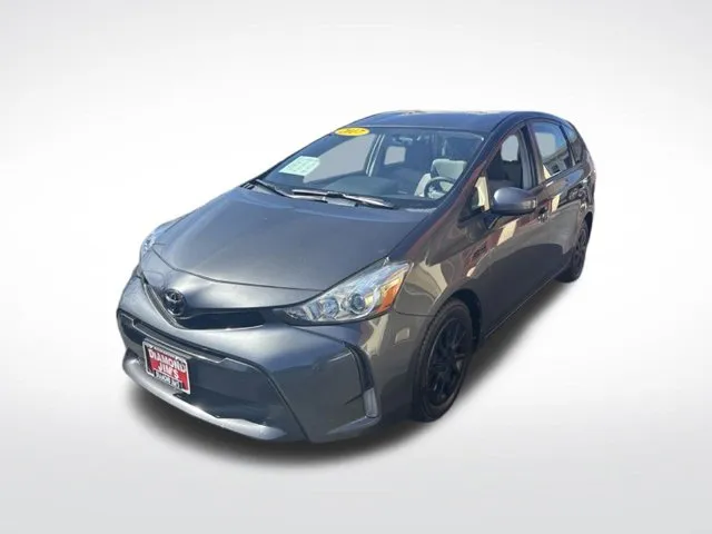 Toyota Prius V photo 3