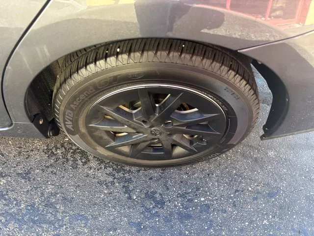Toyota Prius V photo 25