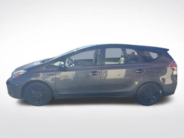 Toyota Prius V photo 4
