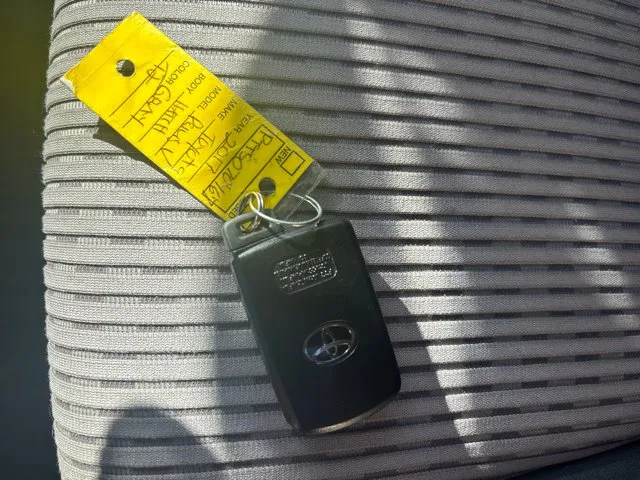Toyota Prius V photo 29