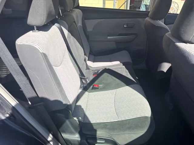 Toyota Prius V photo 19