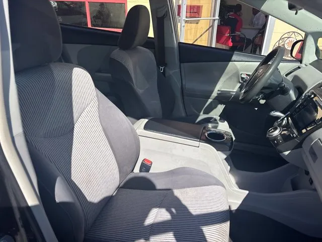 Toyota Prius V photo 20