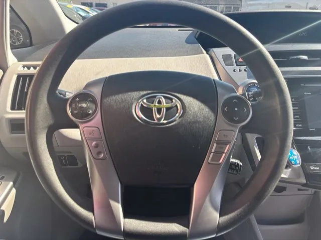 Toyota Prius V photo 10