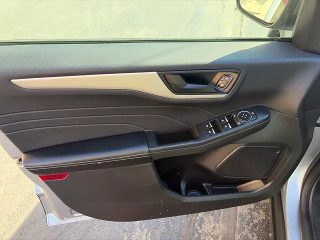 Ford Escape photo 16