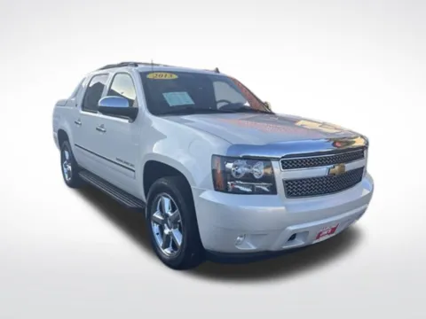 White 2013 Chevrolet Avalanche 1500 LTZ for sale in Milwaukee, WI