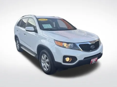 White 2013 Kia Sorento LX for sale in Milwaukee, WI