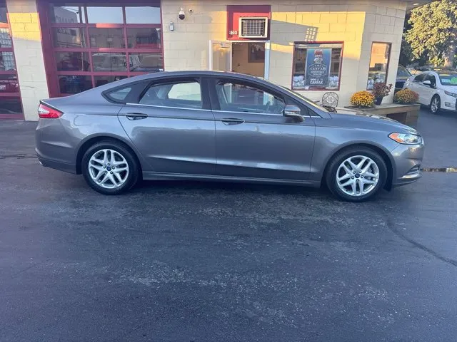 Ford Fusion photo 9