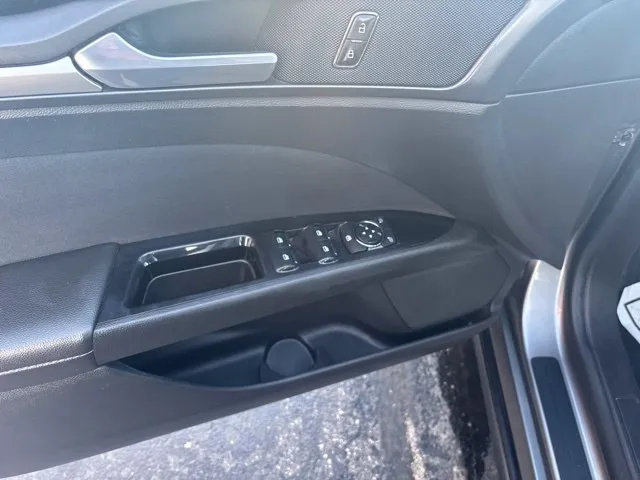 Ford Fusion photo 10