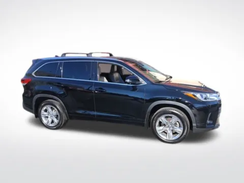 More photos of 2019 Toyota Highlander Limited at Diamond Jim's West Allis, WI