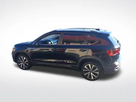 More photos of 2022 Volkswagen Taos 1.5T SE at Diamond Jim's West Allis, WI
