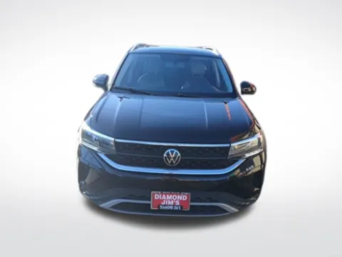 More photos of 2022 Volkswagen Taos 1.5T SE at Diamond Jim's West Allis, WI