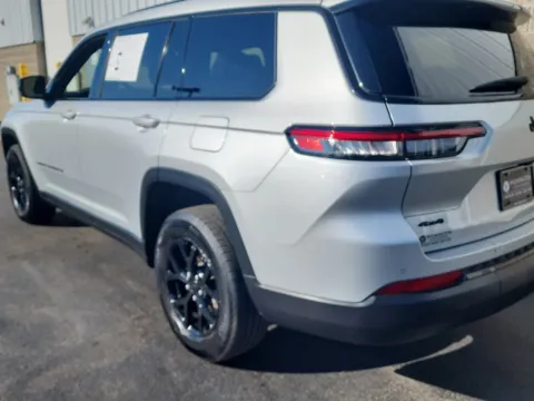 More photos of 2024 Jeep Grand Cherokee L Altitude at Wilmington Auto Center Chrysler Dodge Jeep RAM, OH