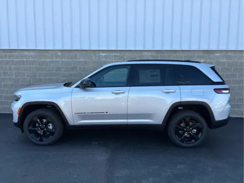 More photos of 2025 Jeep Grand Cherokee Limited at Wilmington Auto Center Chrysler Dodge Jeep RAM, OH
