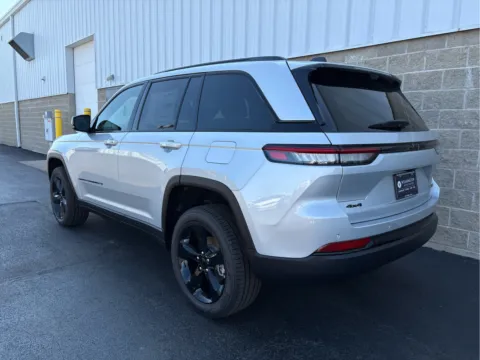 More photos of 2025 Jeep Grand Cherokee Limited at Wilmington Auto Center Chrysler Dodge Jeep RAM, OH
